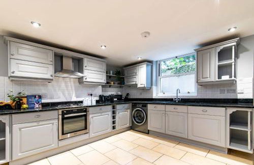 St Johns, Wakefield - Self check in & free parking - Foto 12