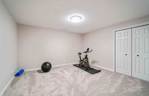 Spacious 5BR Family Home Near ISU & Attractions - Foto 26