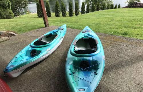 Beautiful Private Lake Lodge with Private Dock and Mountain Views - Foto 44