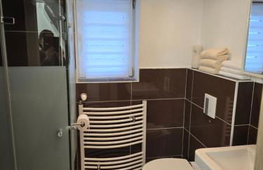 Mary Haus in Biebertal-Bieber, mit 2 Apartament und 4 Zimmer, 1 fur 2 und eine fur 6, In Nahe Gießen und Wetzlar mit WLAN, Parkplatz, 2 Badezimmer - Photo 16