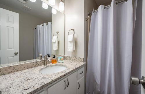 Disconnect From The City In This Outdoorsy Getaway - Foto 19