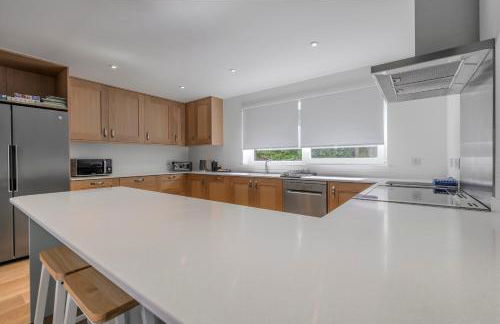 Heathercroft House-Modern 3 bedroom house with stunning views - Photo 5