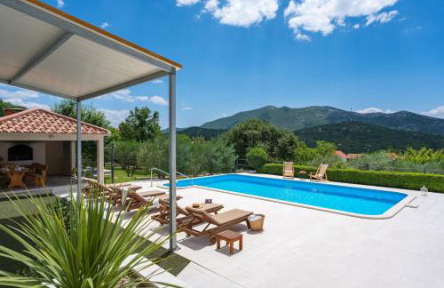 VILLA BEYBE with Jacuzzi, large private pool 50m2, BBQ,free WIFI, 3 bedrooms - Foto 10