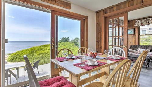 Oceanfront Gem with Sunroom and Fireplace in Cape Cod - Foto 3