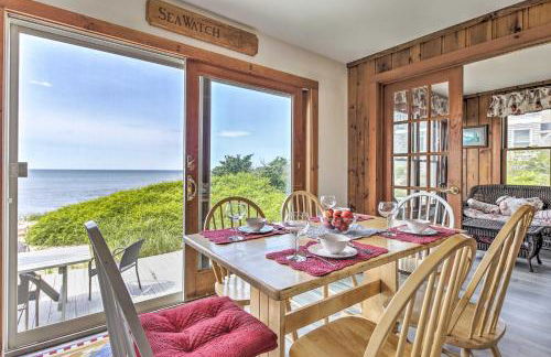 Oceanfront Gem with Sunroom and Fireplace in Cape Cod - Foto 3