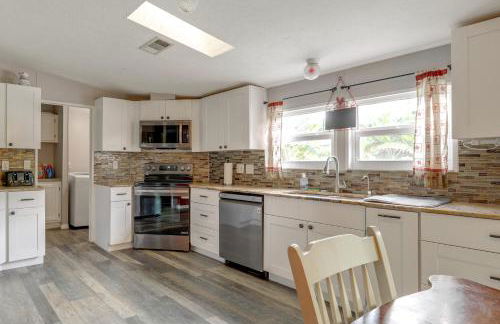 Family-Friendly Palm City Home 14 Mi to Beach! - Foto 6