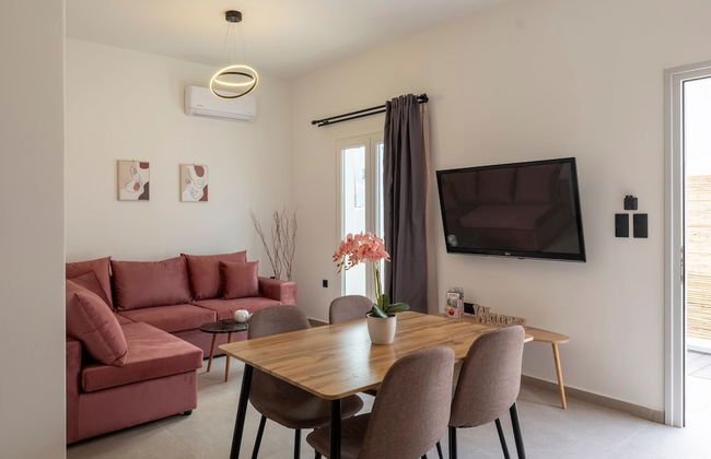 Parikia's Urban Oasis - Photo 15