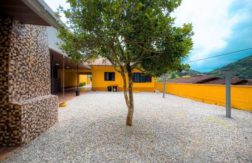 Casa espaçosa com churrasqueira - Foto 43