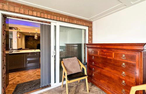 5BR Manchester Home Jacuzzi, Garden & Parking - Foto 17