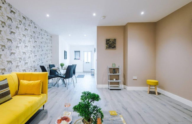 Old Trafford Two-bedroom Stay by Belvilla - Photo 14