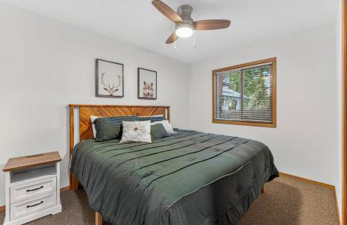 Evergreen Escape- Walk to Downtown & Boat/trailer Parking! - Foto 15