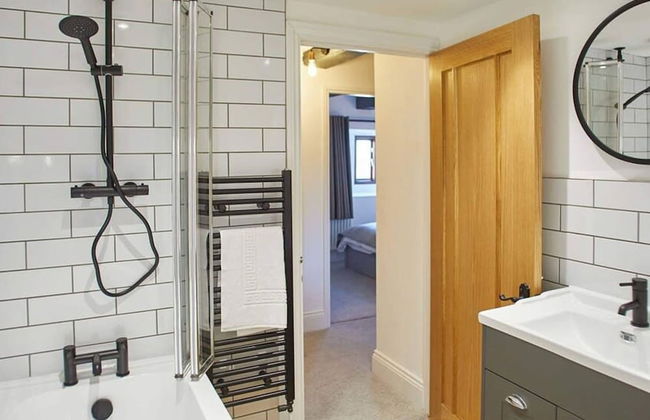 Host & Stay - The Coach House - Photo 37