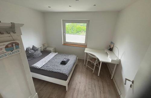 Großes ruhiges Haus 125 qm bei Hamburg - Familien, Gruppen & Business, 100 MBit Glasfaser-WLAN, Kamin, Garten 760qm - Foto 16