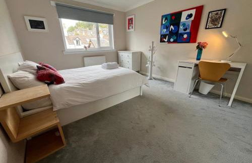 4-Bed Seaside Dream House - Sleeps 8 & Parking - Foto 12