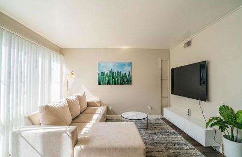 Spacious 2 Bedroom, 2 Bath, Pool, Free Parking, Gym - Foto 1