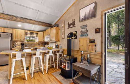 Hayloft Hollow by KABINO Fire Pit Fireplace Loft with Low Ceiling High Chair WiFi - Foto 2