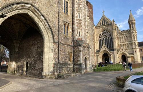 Urban Chic- Stylish Flat in the Heart of St Albans - Photo 44