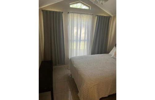 Minutes to Shopping, Dining and Fun Family Stay - Sleeps 6 - Foto 13