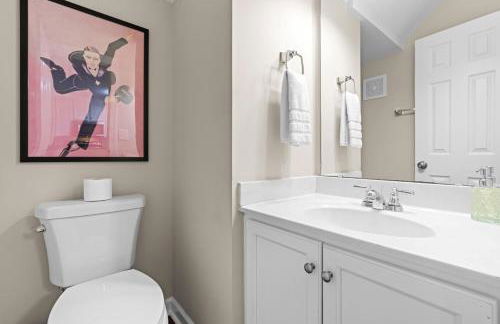 Raleigh Retreat w Fire Pit Patio & Workspace - Foto 30