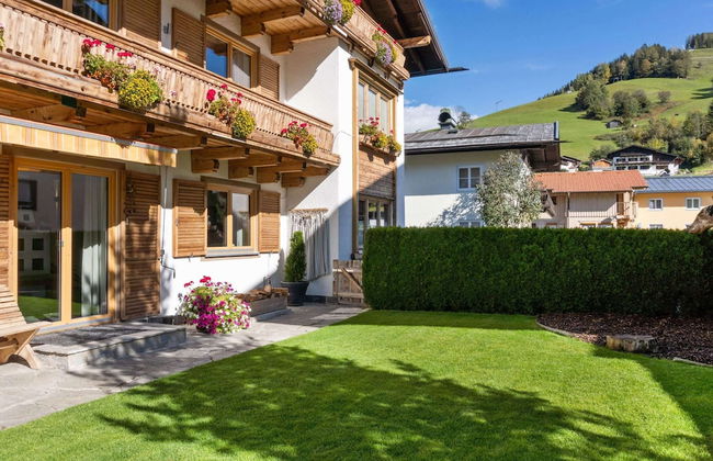 Voluminous Apartment near Ski Slopes in Maria Alm - Foto 1