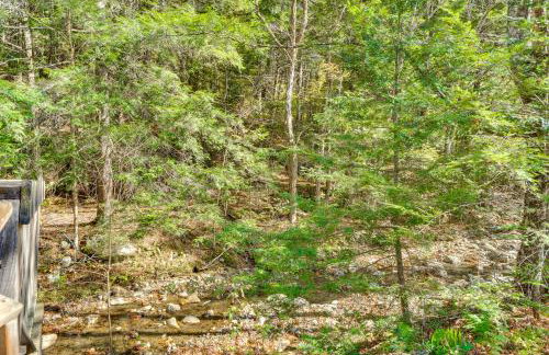 Hike, Ski and Unwind Cabin with Deck in Chester! - Foto 27