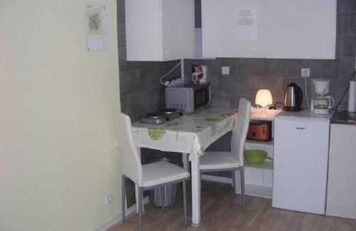 Kleine FEWO zentral gelegen - Foto 7