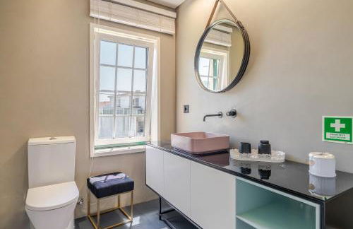 HostWise - Modern Villa & Shared Pool in Paredes - Foto 24