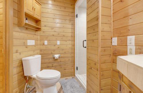 Family-Friendly Riverfront Manor on the Little Red - Foto 23