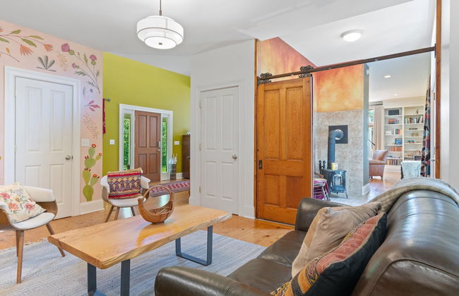 Beautiful Home on a Quiet Lot, Sleeps 14, Treehouse & Game Room! - Foto 17