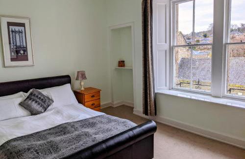 Huge 4 Bed Apt - Perfect Base to Explore The Borders - Foto 6