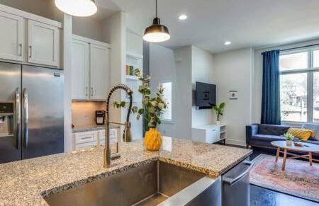 Stylish 4 Bed with Rooftop, Garage Near Hot Spots Less Than 5 Mins to Belmont, 10 Mins to Broadway, 24 Hour Hospitality Team, Perfect for Groups, Available for Long Term Rental - Foto 28