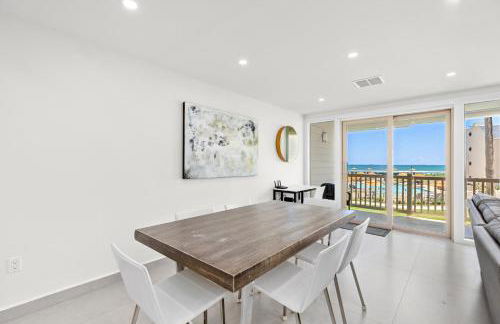 New Stunning Ocean-View Beachfront Resort, Heated Pool! - Foto 18