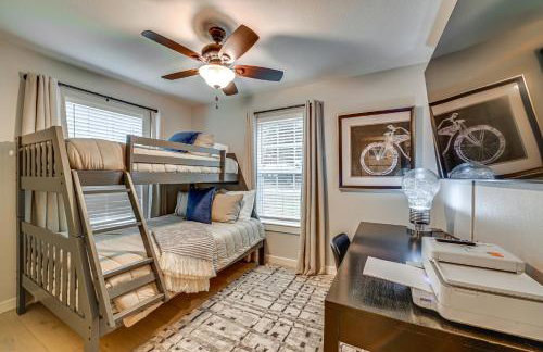 Hot Tub! Family Haven 3 Mi to Lake Ray Roberts - Foto 19