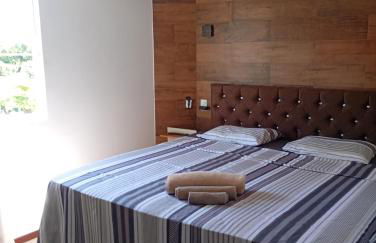 Terraço Familiar , 2 quartos com ar condicionado, 2 banheiros, churrasqueira a carvão , wi-fi, vaga para 2 carros suporta até 7 pessoas - Foto 6