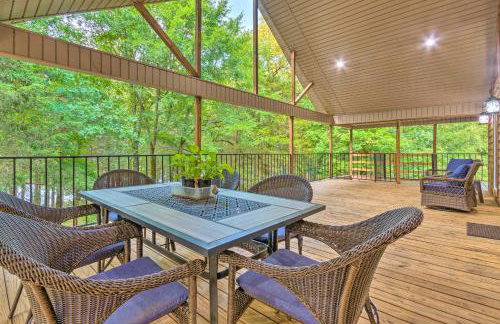Deck and Fire Pit Lakefront Hideaway in Scranton! - Foto 23