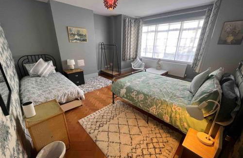 Spacious Semi-detached Southsea House, Free Parking On Drive - Photo 6