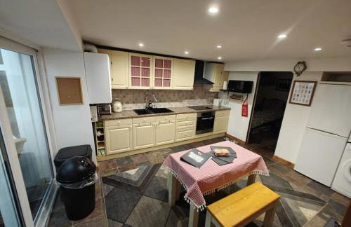 Welsh Miners Cottage Four Bedroom House - Foto 12