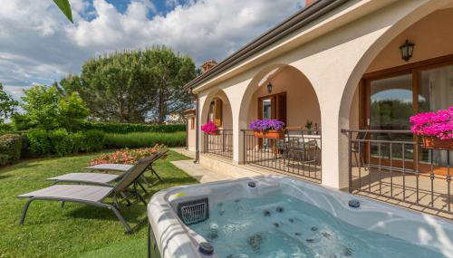 Villa Lori - Photo 3, Garden, sunbed