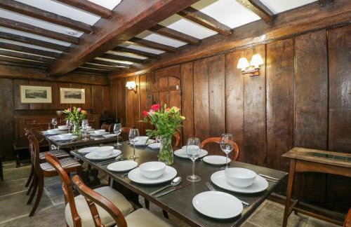 White Haywood Farmhouse - Photo 9