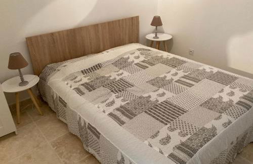 La Venturonne Appartement neuf Rez de jardin 45 m2 vue mer et vignes 10 mn des plages - Foto 9