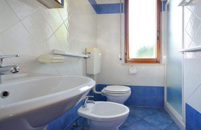 2 bedroom Apartment in Lignano Sabbiadoro with swimming pool and garden - Photo 13