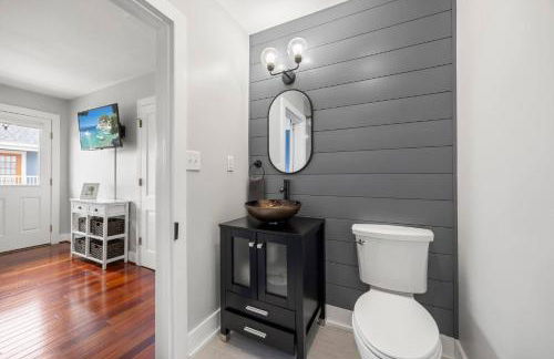 NEW Calle De Santiago in the Heart of Pensacola! - Foto 24