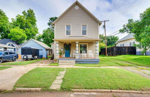 Walk to Downtown Historic Guthrie Home on Mansur - Photo 3