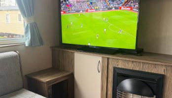 Cozy Caravan at Tower Lawn, Haggerston Castle Perfect Family Getaway - Foto 2