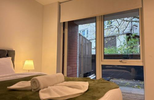 Modern and Spacious 3BR Flat W Balcony - Sleep 12 - Foto 30