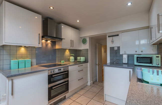 Seafront Apartment Private Garden & Free Parking - Foto 6