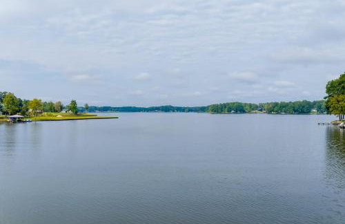 Waterfront Sparta Retreat with Dock, Deck and Grill - Foto 24