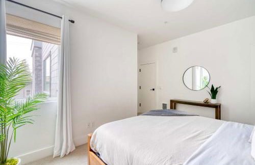 The Cascadia Retreat - Luxury Home - 90 WalkScore - Photo 31