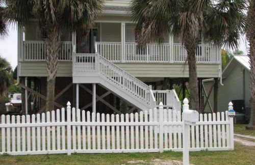 4BR Private Dock, Warm Spring Canal, Kayaks, Canoe - Photo 13