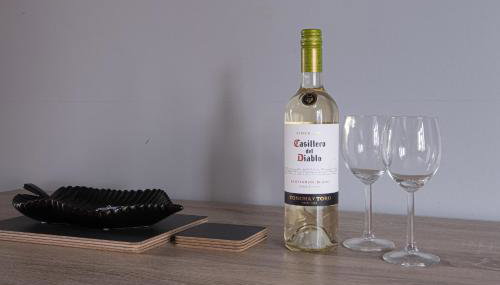 Stunning Home Ideal for comfort by Our Home Short Stays Free parking fast Wi-Fi and plenty of shops and eating options close by - Foto 3